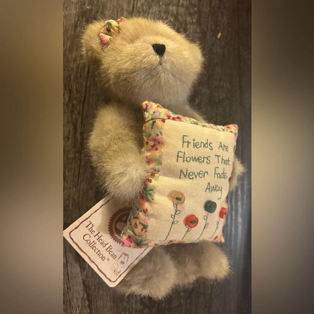 NWT Mia Goodfriend The Head Bean Collection 6" Boyds  Bears Friend Pillow‎ Cream